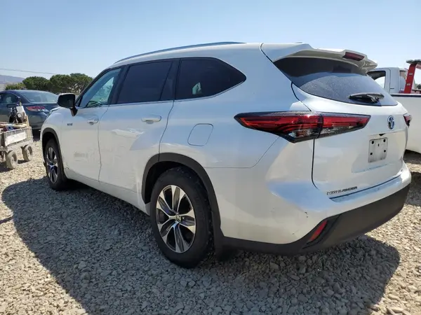 5TDHBRCHXMS517246 2021 TOYOTA HIGHLANDER - Image 2