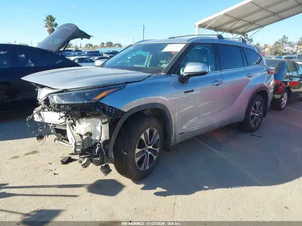 5TDHBRCHXMS523418 2021 TOYOTA HIGHLANDER - Image 2