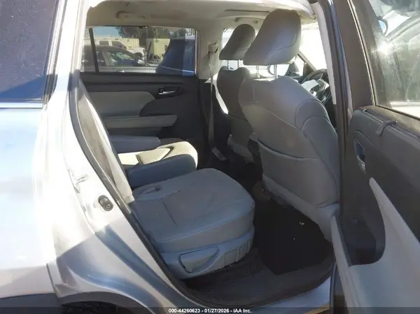 5TDHBRCHXMS523418 2021 TOYOTA HIGHLANDER - Image 8