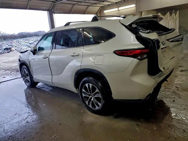 5TDHBRCHXMS527162 2021 TOYOTA HIGHLANDER - Image 2