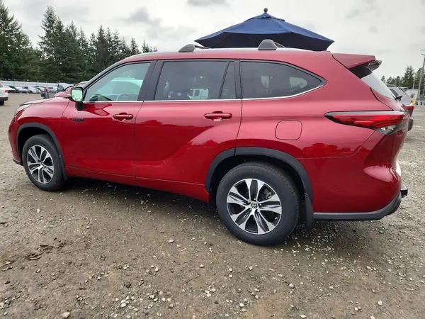 5TDHBRCHXMS533852 2021 TOYOTA HIGHLANDER - Image 2