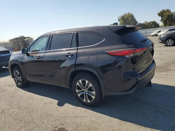 5TDHBRCHXNS077644 2022 TOYOTA HIGHLANDER - Image 2