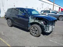 5TDHBRCHXNS555965 2022 TOYOTA HIGHLANDER