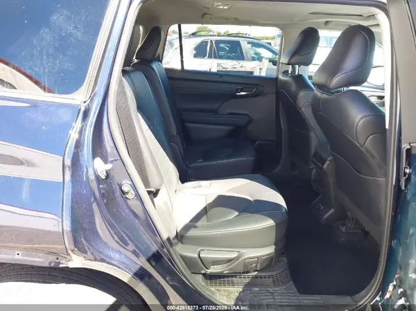5TDHBRCHXNS555965 2022 TOYOTA HIGHLANDER - Image 8