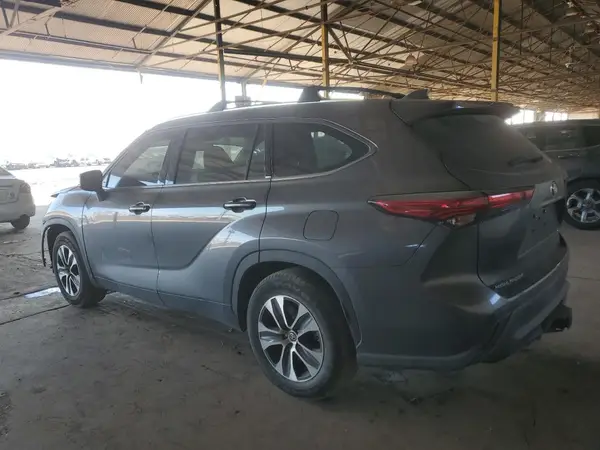 5TDHZRAH0MS038946 2021 TOYOTA HIGHLANDER - Image 2