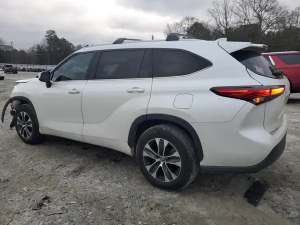 5TDHZRAH0NS101349 2022 TOYOTA HIGHLANDER - Image 2