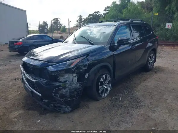 5TDHZRAH0NS121231 2022 TOYOTA HIGHLANDER - Image 2