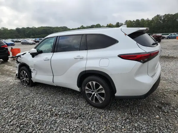 5TDHZRAH0NS554127 2022 TOYOTA HIGHLANDER - Image 2