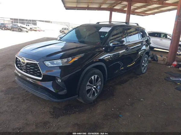 5TDHZRAH1LS018901 2020 TOYOTA HIGHLANDER - Image 2