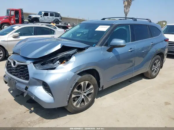 5TDHZRAH1MS053259 2021 TOYOTA HIGHLANDER - Image 2