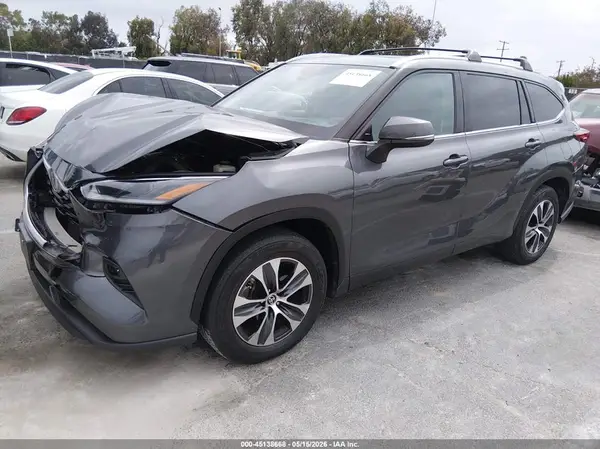 5TDHZRAH1MS531650 2021 TOYOTA HIGHLANDER - Image 2
