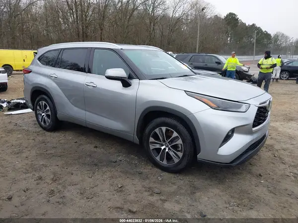 5TDHZRAH1NS096520 2022 TOYOTA HIGHLANDER - Image 1