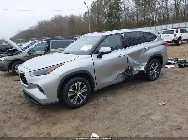 5TDHZRAH1NS096520 2022 TOYOTA HIGHLANDER - Image 2