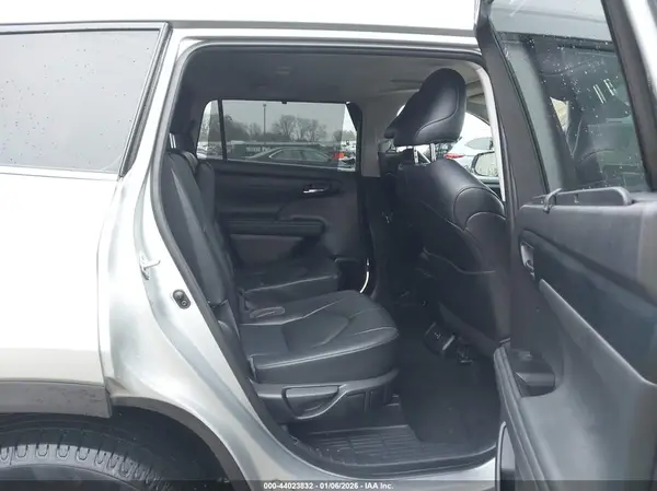 5TDHZRAH1NS096520 2022 TOYOTA HIGHLANDER - Image 8