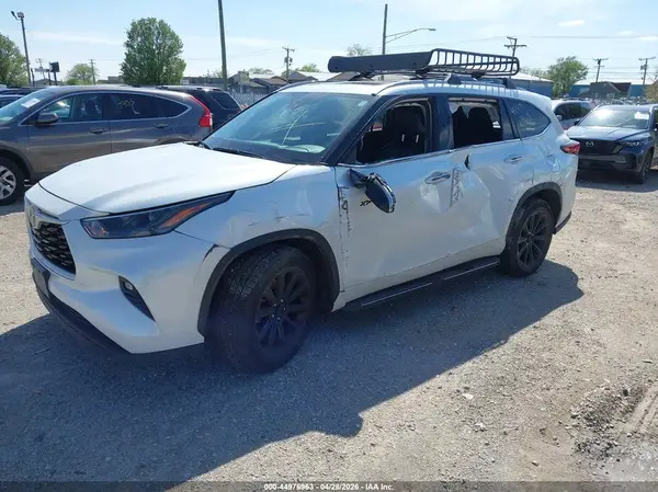 5TDHZRAH1NS552371 2022 TOYOTA HIGHLANDER - Image 2