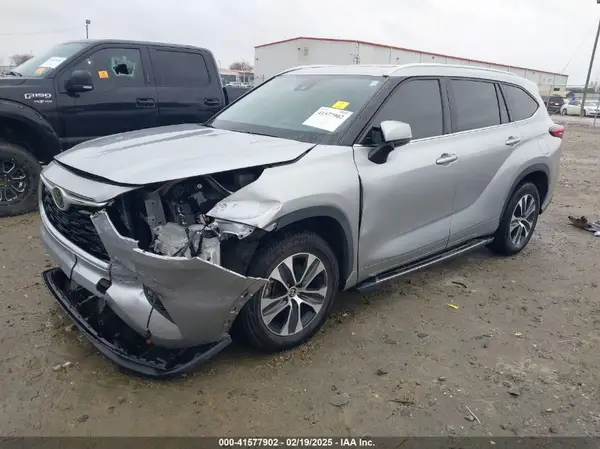 5TDHZRAH2LS030295 2020 TOYOTA HIGHLANDER - Image 2