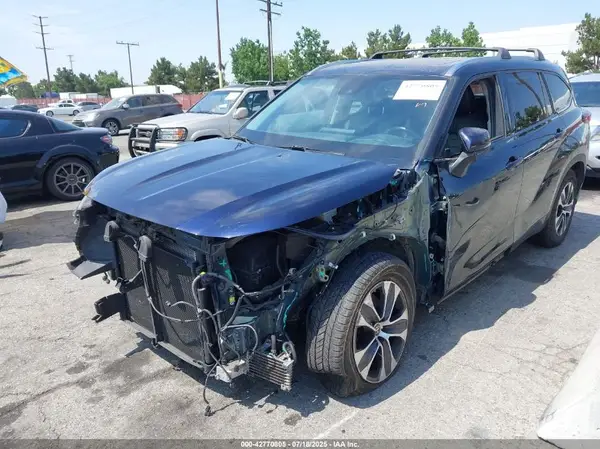 5TDHZRAH2LS504603 2020 TOYOTA HIGHLANDER - Image 2
