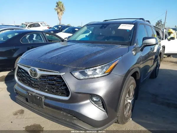 5TDHZRAH2LS505752 2020 TOYOTA HIGHLANDER - Image 2