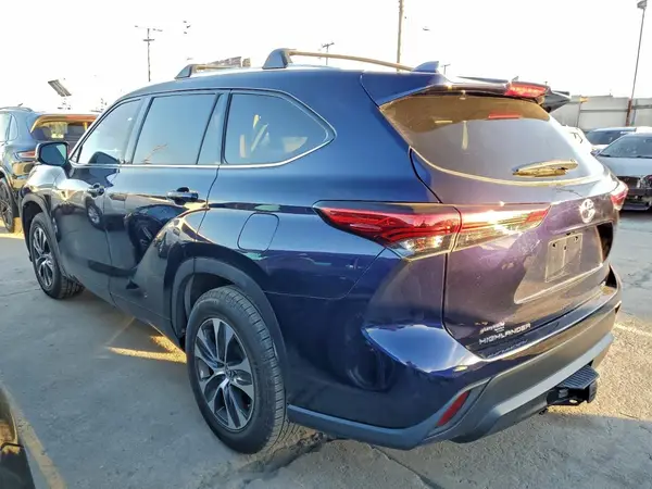 5TDHZRAH2MS040309 2021 TOYOTA HIGHLANDER - Image 2