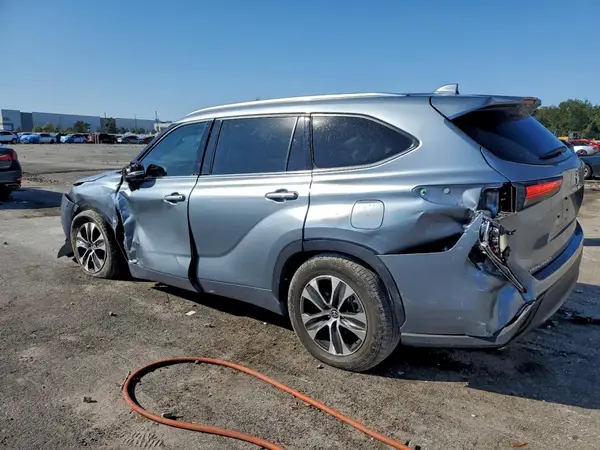 5TDHZRAH2MS075660 2021 TOYOTA HIGHLANDER - Image 2