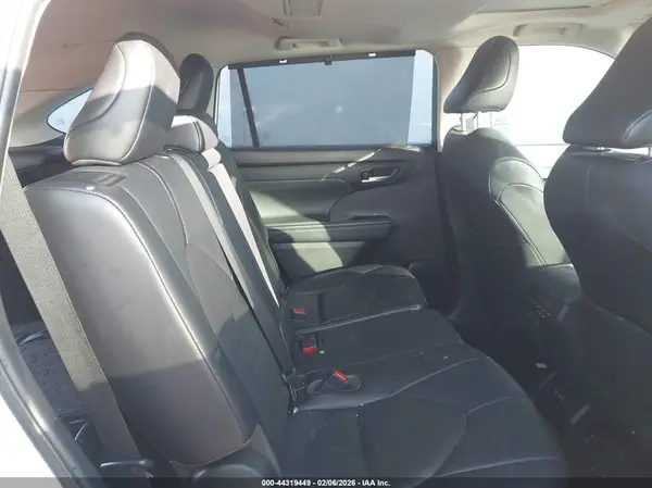 5TDHZRAH2MS528711 2021 TOYOTA HIGHLANDER - Image 8