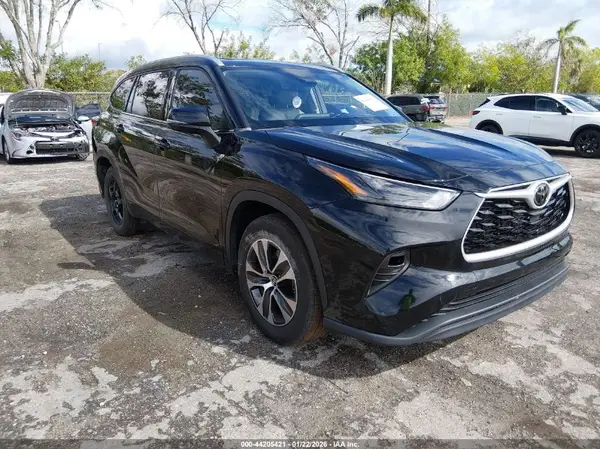5TDHZRAH2NS100848 2022 TOYOTA HIGHLANDER - Image 1