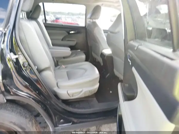 5TDHZRAH2NS100848 2022 TOYOTA HIGHLANDER - Image 8