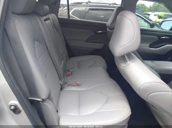 5TDHZRAH2NS102115 2022 TOYOTA HIGHLANDER - Image 8