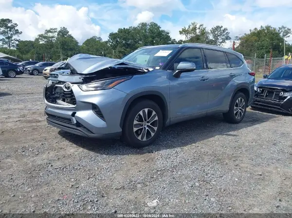 5TDHZRAH2NS105841 2022 TOYOTA HIGHLANDER - Image 2