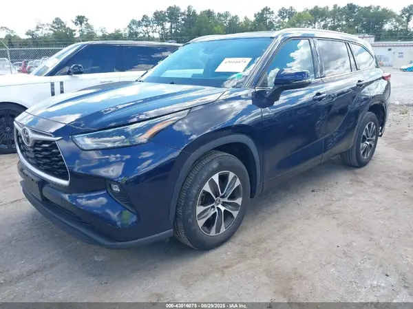 5TDHZRAH2NS113471 2022 TOYOTA HIGHLANDER - Image 2