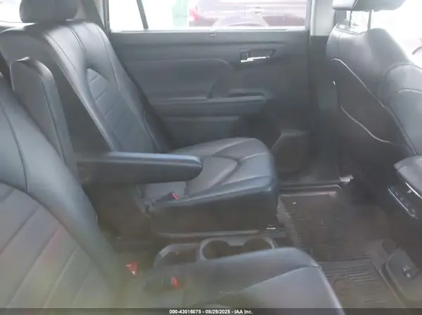 5TDHZRAH2NS113471 2022 TOYOTA HIGHLANDER - Image 8