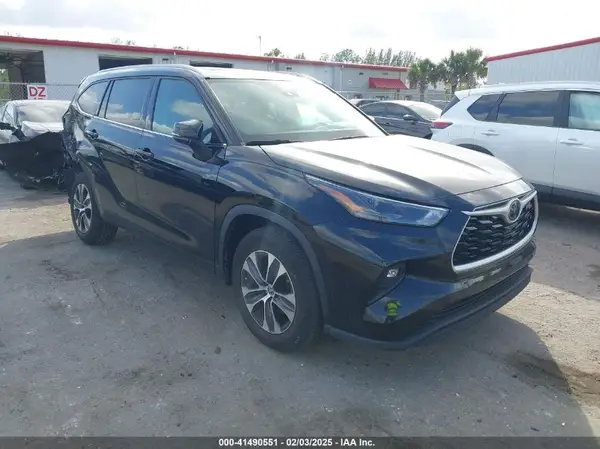 5TDHZRAH2NS545946 2022 TOYOTA HIGHLANDER - Image 1
