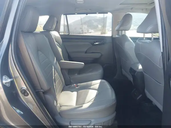 5TDHZRAH2NS555702 2022 TOYOTA HIGHLANDER - Image 8
