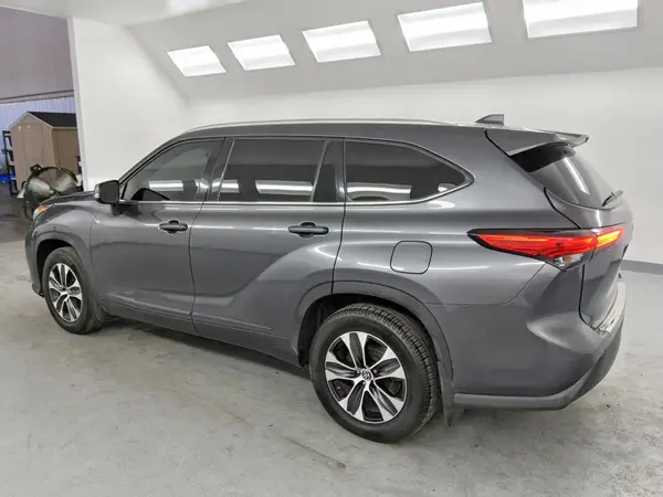 5TDHZRAH3LS003882 2020 TOYOTA HIGHLANDER - Image 2