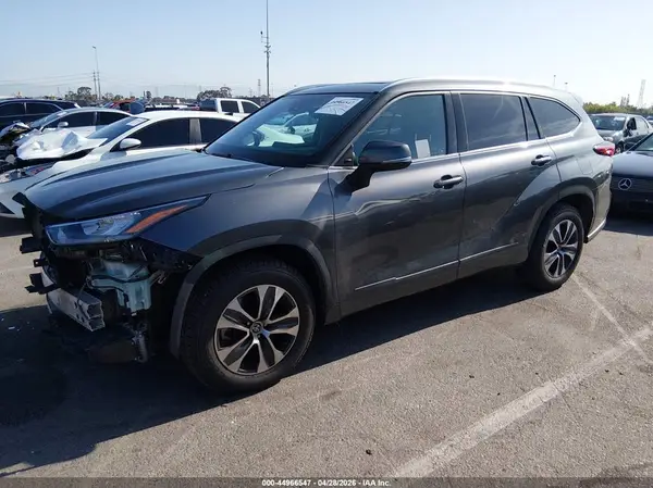5TDHZRAH3LS008080 2020 TOYOTA HIGHLANDER - Image 2