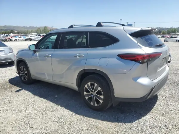 5TDHZRAH3LS008371 2020 TOYOTA HIGHLANDER - Image 2