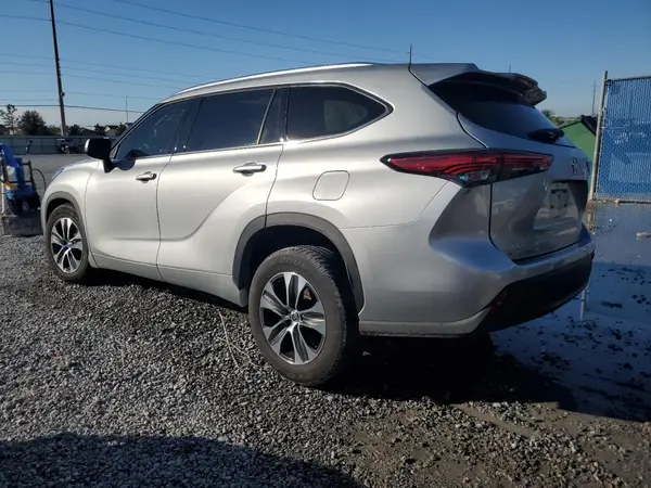 5TDHZRAH3LS507994 2020 TOYOTA HIGHLANDER - Image 2