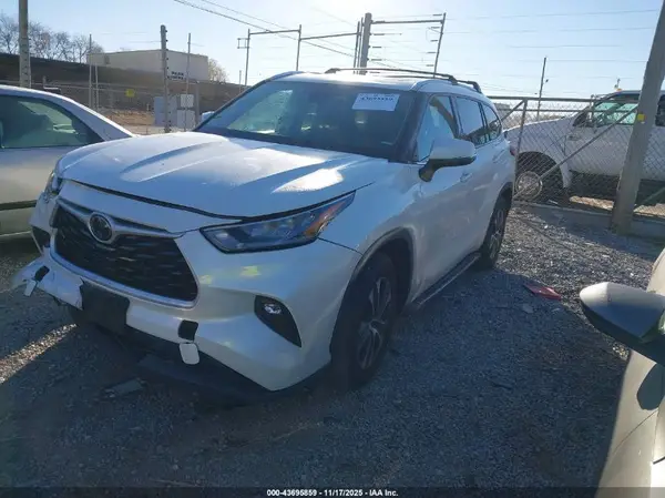 5TDHZRAH3LS508496 2020 TOYOTA HIGHLANDER - Image 2