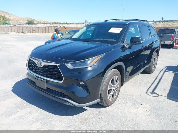 5TDHZRAH3MS048273 2021 TOYOTA HIGHLANDER - Image 2
