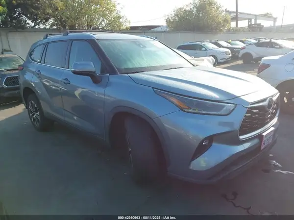 5TDHZRAH3MS067616 2021 TOYOTA HIGHLANDER - Image 1
