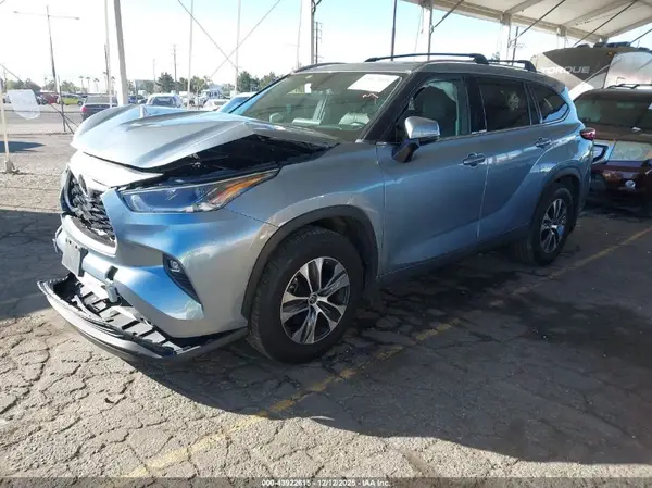 5TDHZRAH3MS071780 2021 TOYOTA HIGHLANDER - Image 2