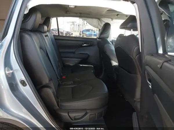5TDHZRAH3MS071780 2021 TOYOTA HIGHLANDER - Image 8