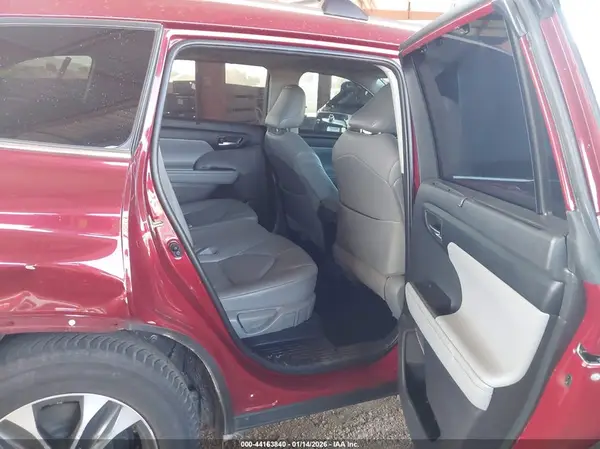 5TDHZRAH3MS075974 2021 TOYOTA HIGHLANDER - Image 8