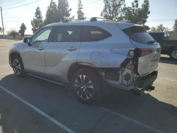 5TDHZRAH3MS514459 2021 TOYOTA HIGHLANDER - Image 2