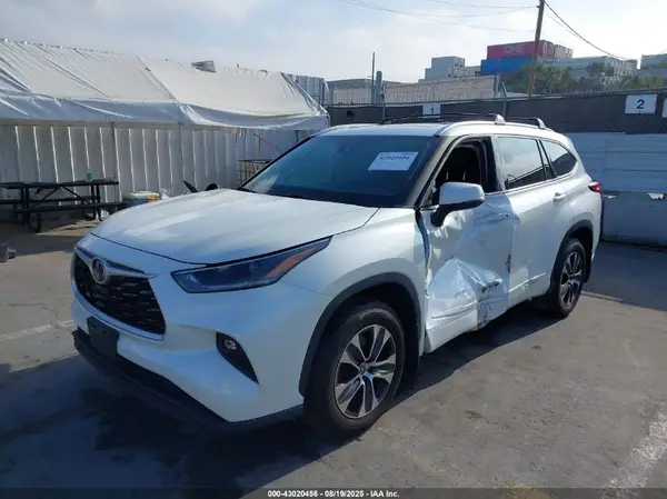 5TDHZRAH3MS532301 2021 TOYOTA HIGHLANDER - Image 2