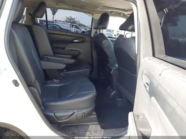 5TDHZRAH3MS532301 2021 TOYOTA HIGHLANDER - Image 8