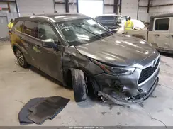 5TDHZRAH3NS090136 2022 TOYOTA HIGHLANDER