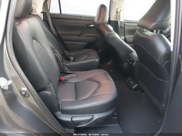 5TDHZRAH3NS097264 2022 TOYOTA HIGHLANDER - Image 8