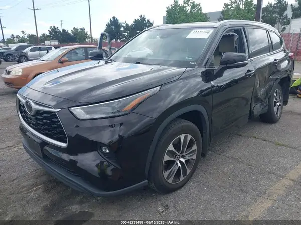 5TDHZRAH3NS115858 2022 TOYOTA HIGHLANDER - Image 2