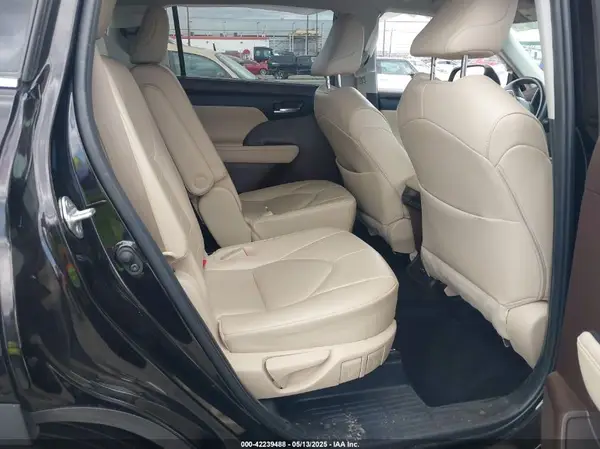 5TDHZRAH3NS115858 2022 TOYOTA HIGHLANDER - Image 8